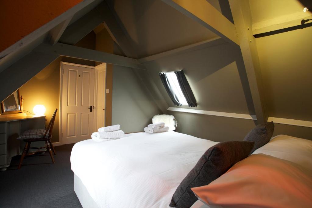 The Kings Arms Otel Didmarton Oda fotoğraf