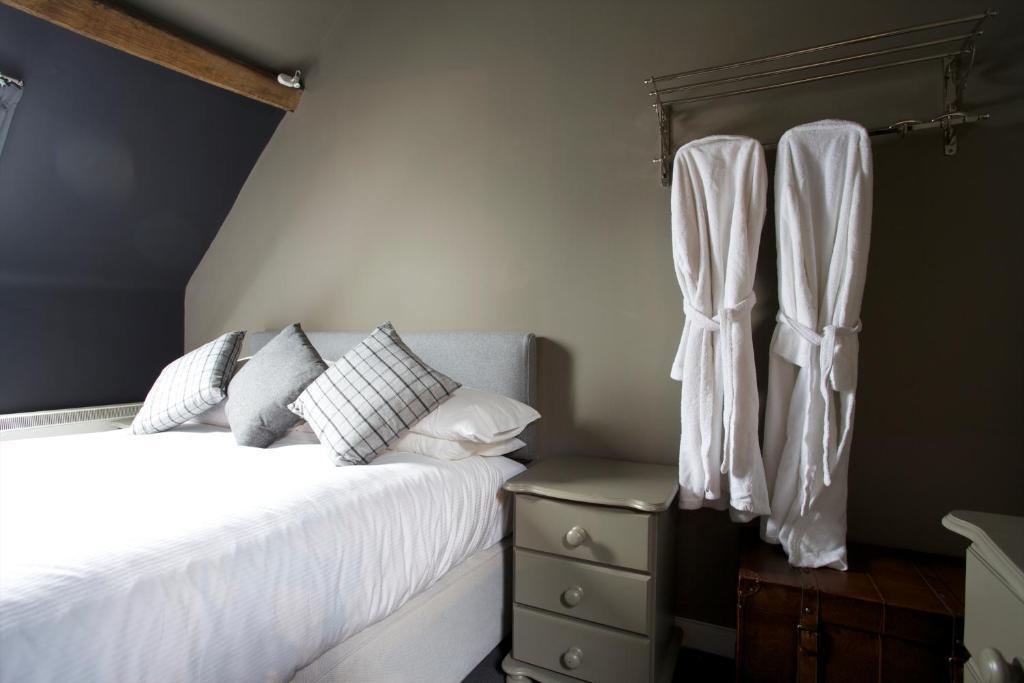 The Kings Arms Otel Didmarton Oda fotoğraf
